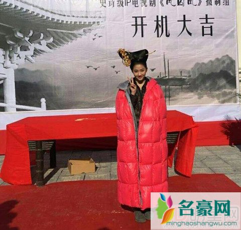 换角引人注目电视剧《凤求凰》 开机仪式中关晓彤引人注目