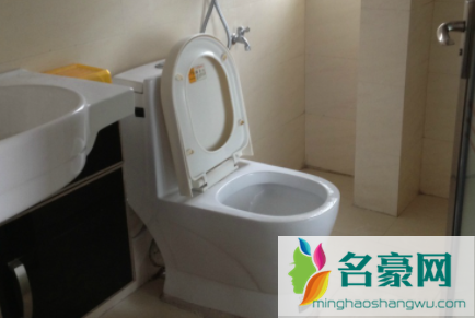 马桶边距墙多少合适1