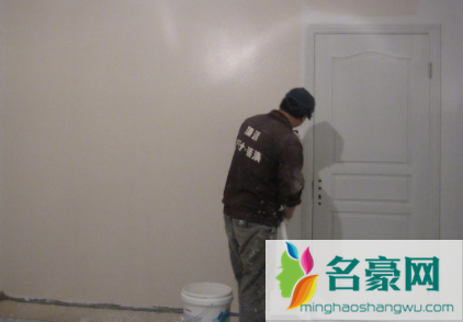乳胶漆溅到实木门上怎么清洗2