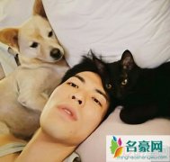 萧敬腾凌晨发与宠物合照痴等复工 监制周杰伦与妻