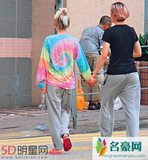 成龙女儿吴卓林与女网红高调相恋 吴绮莉帮女儿留学位支付高额费用