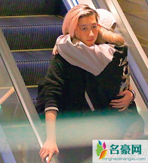 成龙女儿吴卓林与女网红高调相恋 吴绮莉帮女儿留学位支付高额费用