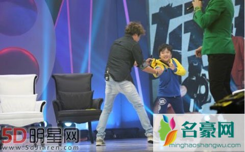 吴镇宇带费曼上节目竟然胖成这样 当演员受挫曾想出家