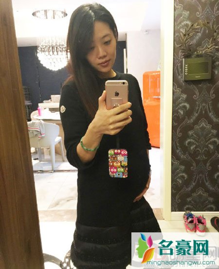杨威喜获双胞胎 杨阳洋开心做哥哥