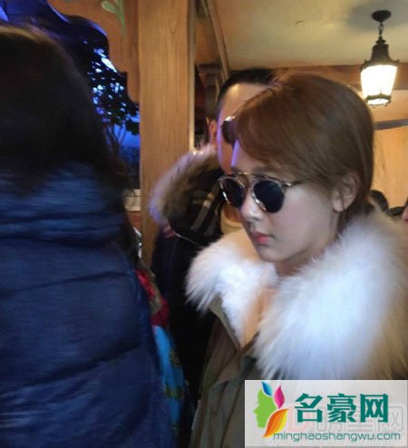 杨紫秦俊杰牵手游游乐园 网友喊话张一山