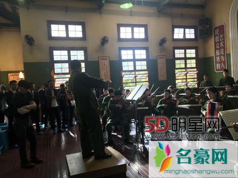 冯小刚芳华定档今年国庆 冯小刚芳华黄轩苗苗主演