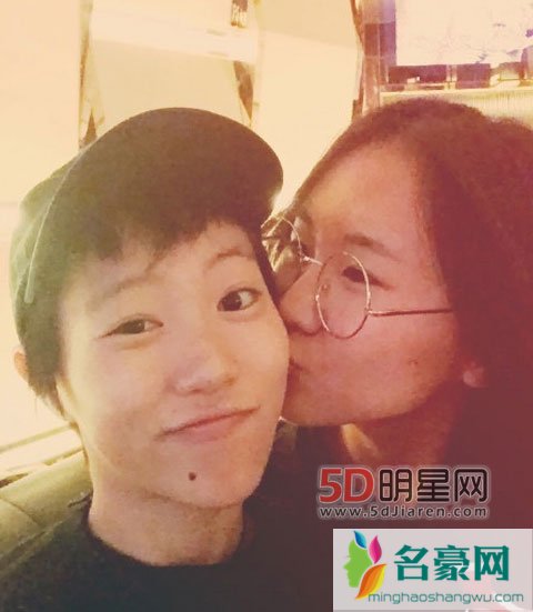 窦靖童生日晒与妈妈王菲合照 窦靖童妹妹窦家媛晒照庆生姐姐