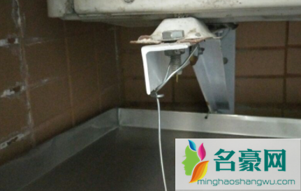 空调排水管漏水是安装造成的吗4