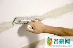 先刮腻子还是先贴PU线条 先刮腻子还是先装门套
