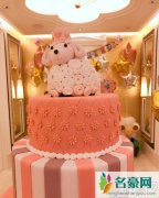章子怡女儿醒醒一岁生日 再晒一家四口合照为女儿