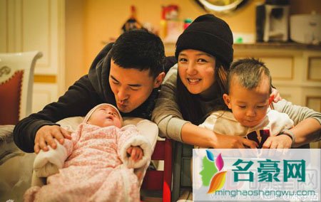 赫子铭影迷会脱粉 何洁发声明继续前行