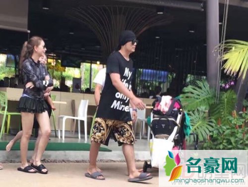 网友偶遇周杰伦昆凌 周氏夫妇泰国游玩