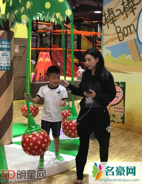谢霆锋不满张柏芝让孩子录祝福视频 儿子上学遭跟拍影响其他学生