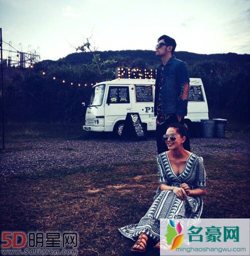 周杰伦昆凌情侣装秀恩爱 结婚多年依旧如初