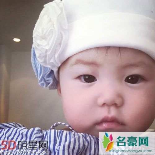 陈冠希自曝女儿正脸 女儿颜值超高