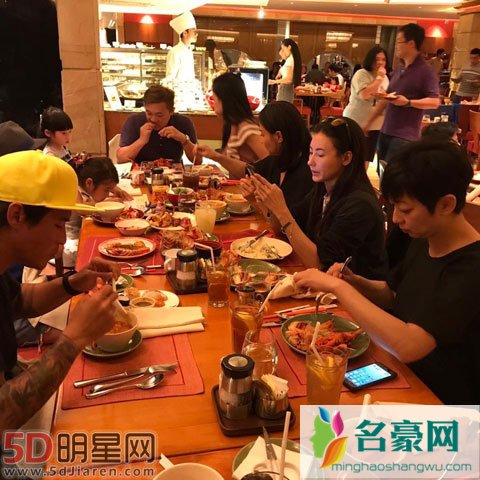 儿子生日谢霆锋却在谈恋爱 不称职父亲被批判