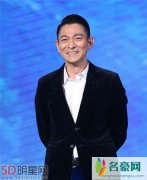 刘德华暴瘦加小码都能穿上 声音沙哑坐车往寺庙烧