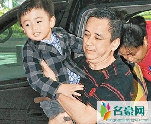 小儿子生日谢霆锋下厨 全家现身不见张柏芝
