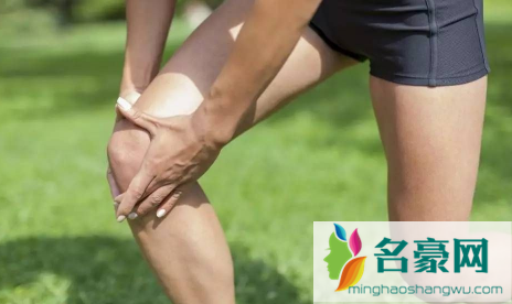 膝盖疼痛可能有三种病有积液3