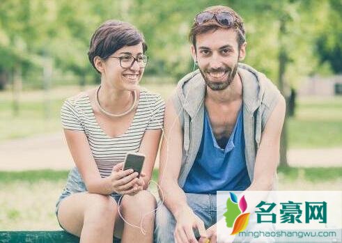 男人喜欢你藏不住的表现