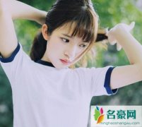 女人相思病的8种表现，她想你想到寝不安席食不甘