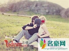 从微信看女人喜欢你的表现有哪些，看透已婚女人喜