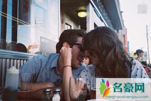 女生暗恋你最准的表现