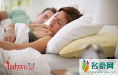 女人偷过情的三大表现，女人出轨的反常表现有哪些