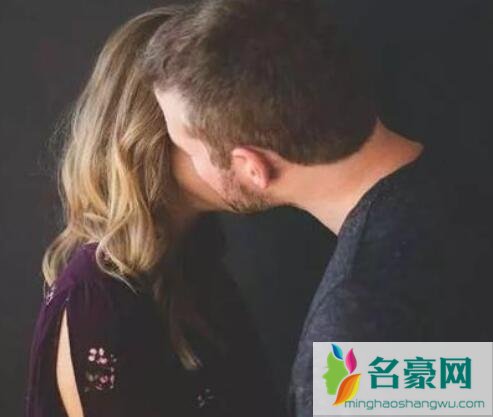阅历深的男人暗恋表现