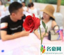 男生聊污是在暗示什么，女生很难接受跟自己聊污的