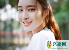 女生频繁发朋友圈代表什么，这样的女生值得爱吗