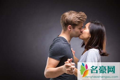 女人主动亲你说明什么