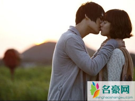 女人主动亲你说明什么