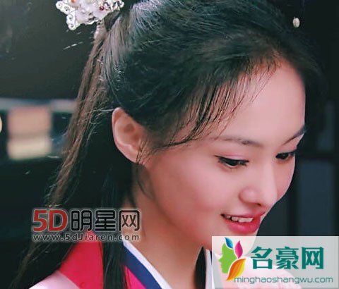 郑爽消失后再现身 郑爽爸爸发和郑爽一起做木工组图