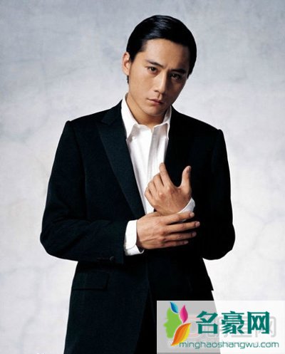 吴彦祖抱刘烨儿子 刘烨真实身高体重多少