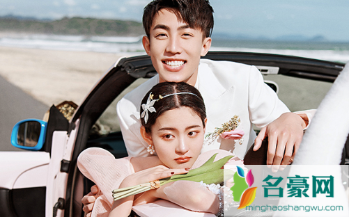 两边办婚礼能穿两次婚纱吗2