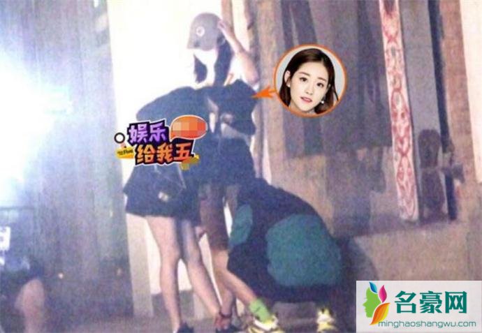 疑是祝绪丹男友为其系鞋带