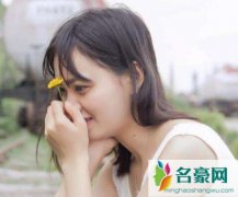 趁室友上班偷上他女友房间，我一时糊涂伤害了最爱