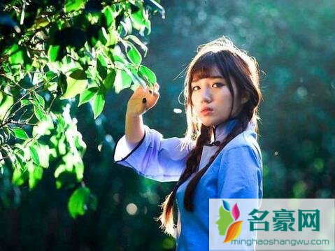 半夜姐姐睡不着来我房间