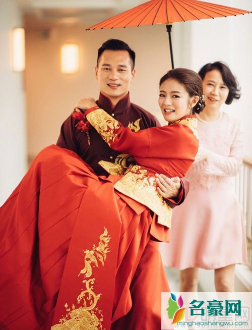 安以轩结婚现场照 伴娘陈乔恩如愿抢到捧花