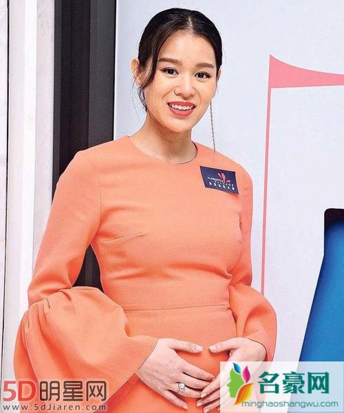 胡杏儿孕后明显变胖 开心收到黄宗泽祝福
