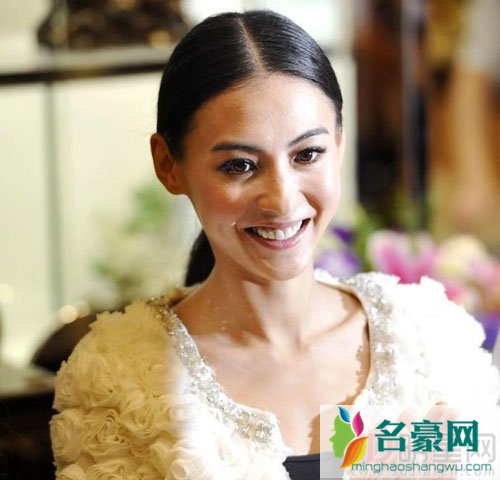 张柏芝生日获家人祝福 出道十八年回顾确实不易