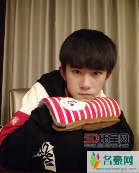 TFBOYS易烊千玺十六岁生日 王源王俊凯李小璐微博送祝福