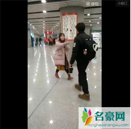 林更新粉丝和狗仔起争执 林更新实力护粉怒怼狗仔