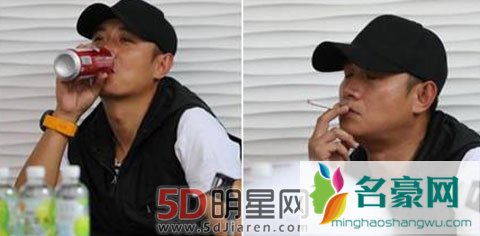文章点赞“马蓉不易”微博 给学生授课吸烟不在乎