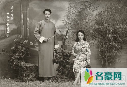 高云翔董璇全家福曝光 民国写真颜值高