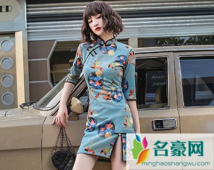 旗袍买大一点还是紧一点好看2