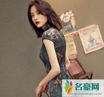 旗袍买大一点还是紧一点好看1