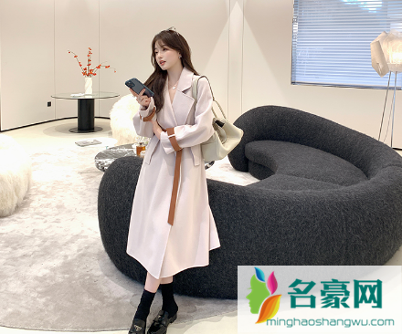 绵羊毛大衣穿着扎人吗1