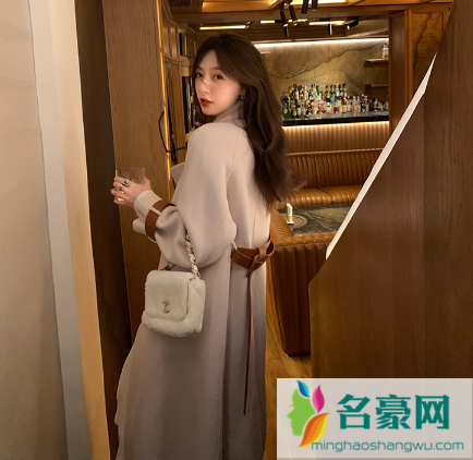 绵羊毛大衣穿着扎人吗3